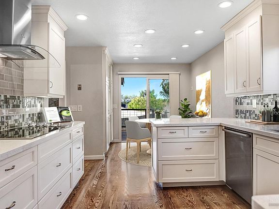4th image of 759 Ernest Drive