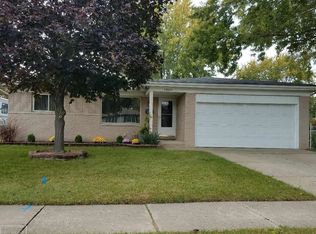 28065 Academy St, Roseville, MI