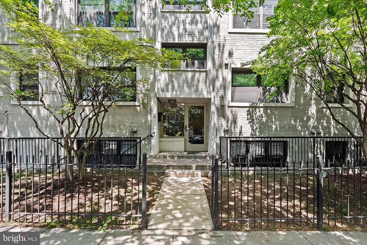 Building Photo - 1524 Independence Ave SE #303