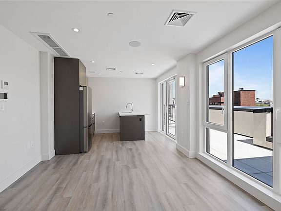 5th image of 2605 Snyder Ave #7C