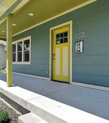 2nd image of 728 E Minnesota St