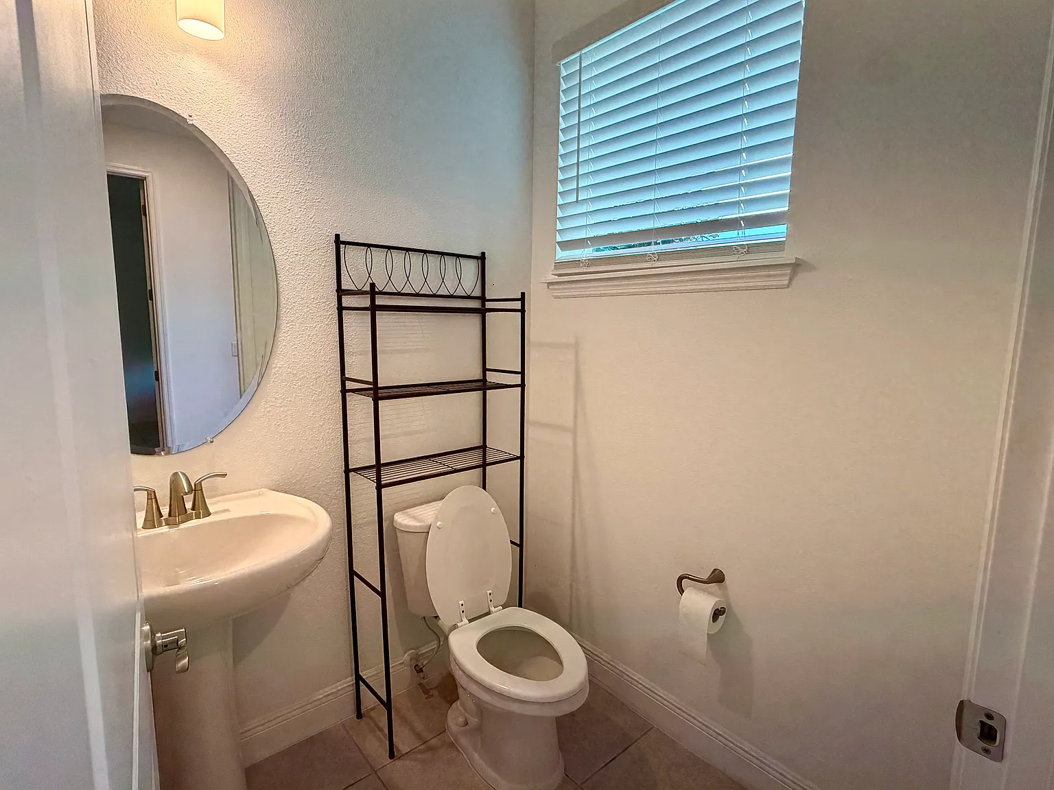 4 bed, 1970 sqft, $3,200 — Photo 4