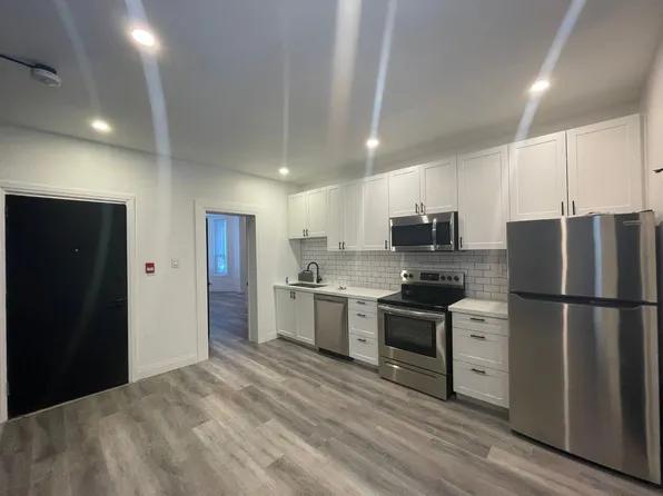 233 Victoria Ave N #4, Hamilton, ON L8L 5G3