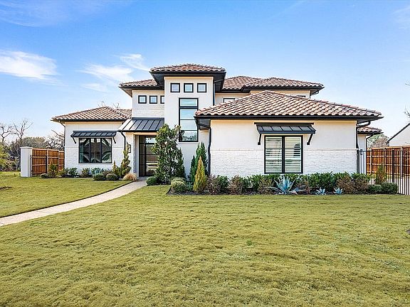3rd image of 4816 Carmel Pl