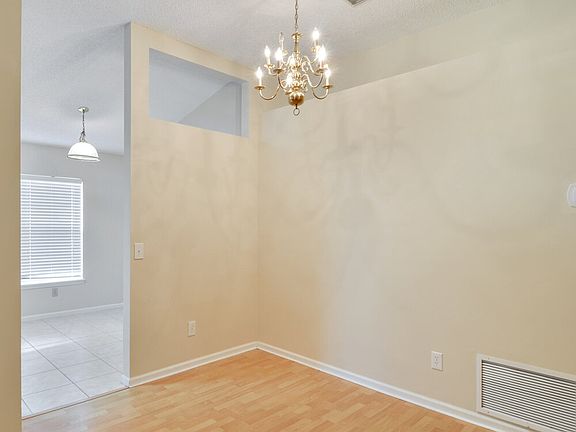 3rd image of 12440 Weyburn Ct