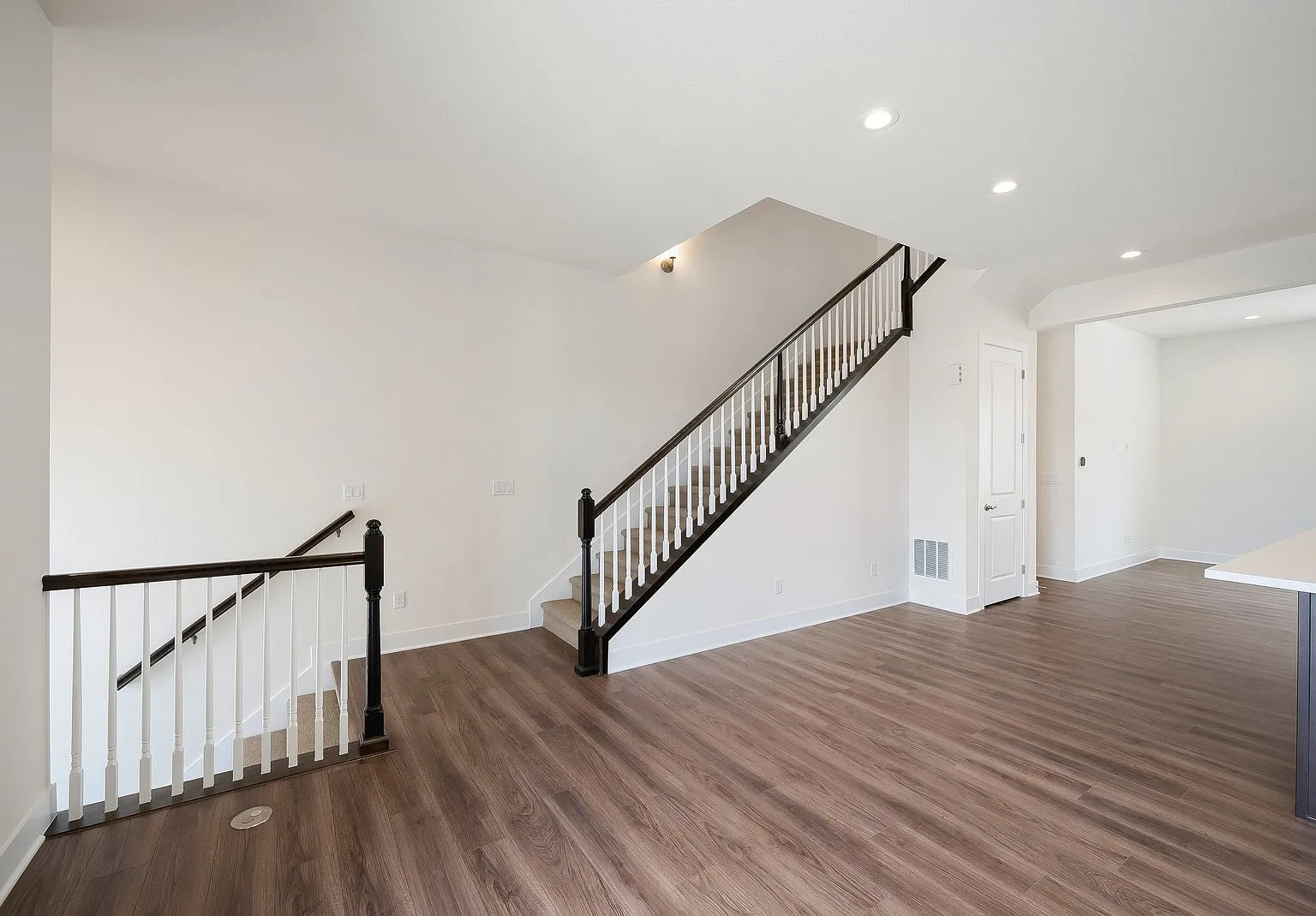 4 bed, 2.5 bath, 1970 sqft, $3,400 — Photo 3