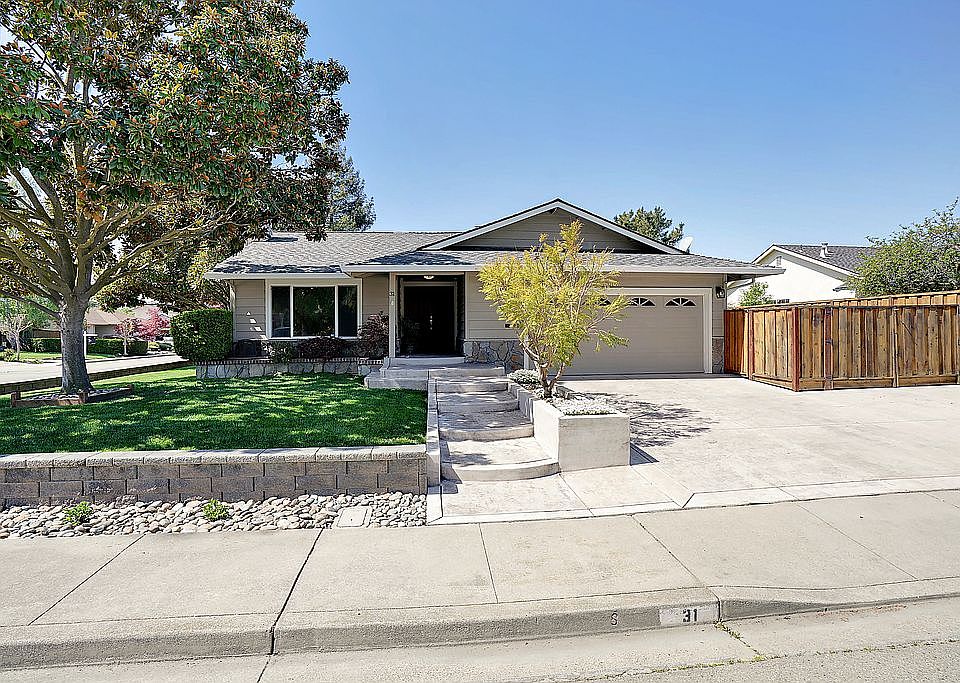 Stunning 2278SqFt 3+bed/2ba