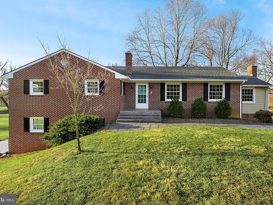 1st image of 105 Cambridge Pl