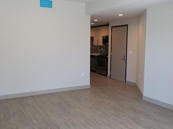 4th image of 3714 Kelton Ave #202