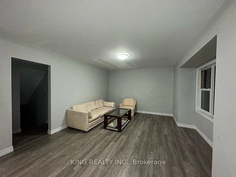 1224 Oxford St E — Photo 12