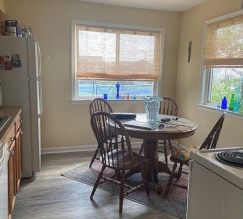 eat-in kitchen (water view)