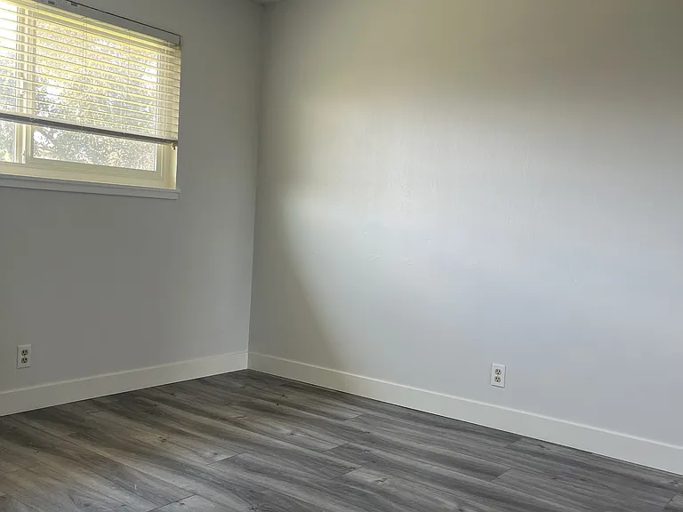 1094 Tara Ct — Photo 8