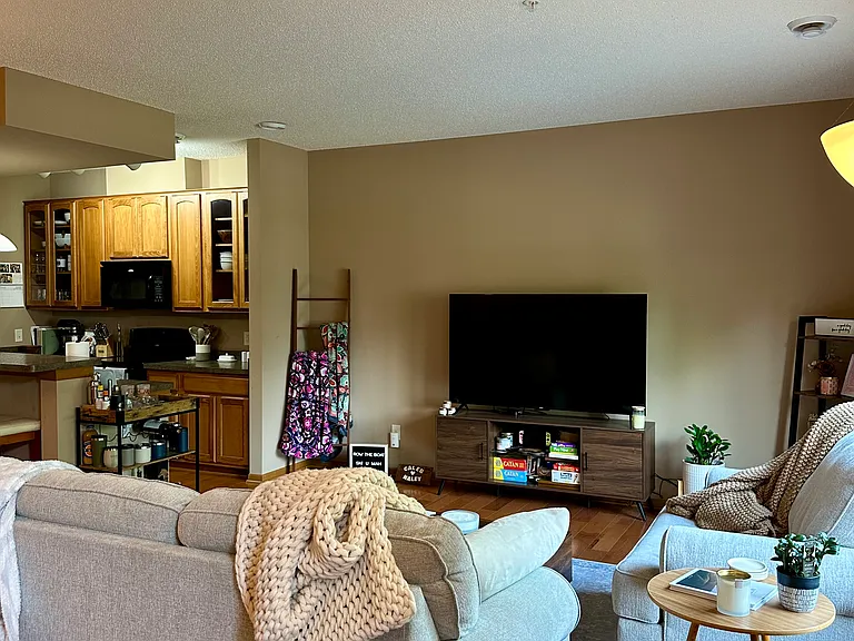 12426 Flanders Ct NE #F — Photo 5