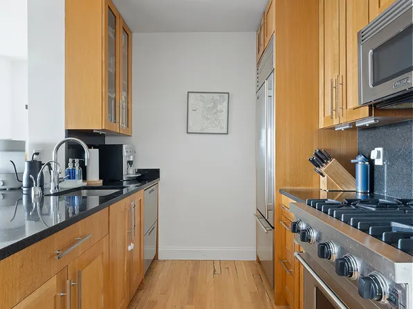 88 Greenwich Street 2303 image 3 of 18