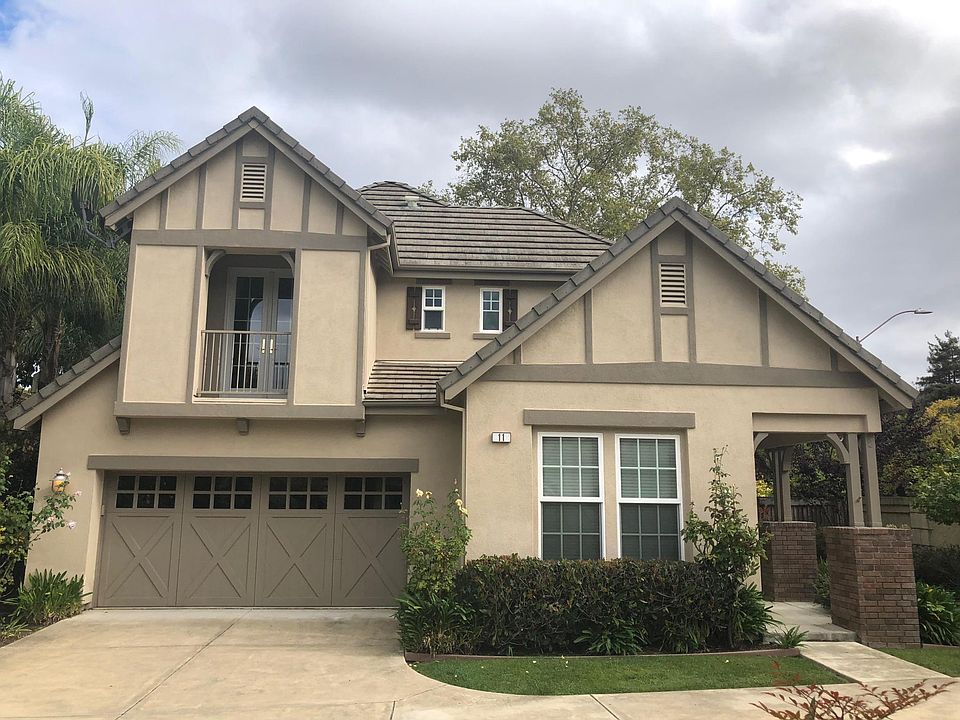 1st image of 11 Oak Grove Dr