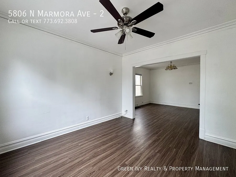 Top Floor 2 bed/ 1 Bath In Jefferson Park! — Photo 4