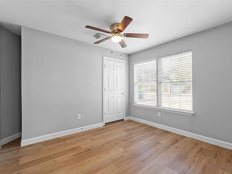 1941 Lynnview Dr — Photo 14