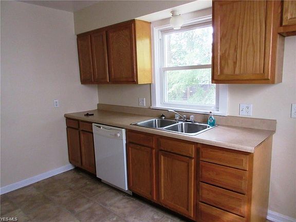3rd image of 438 Sieber Ave