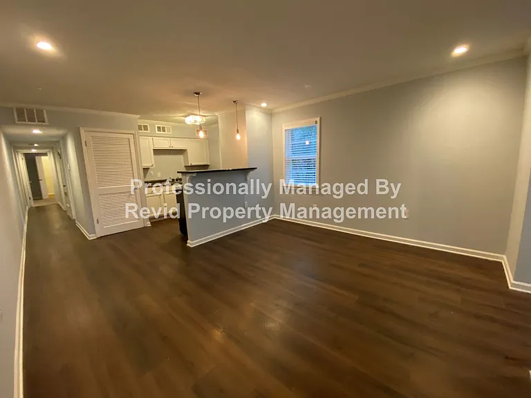 36 N. Auburndale — Photo 4