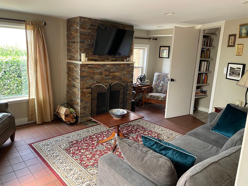 1st image of 226 NW 50th St #B