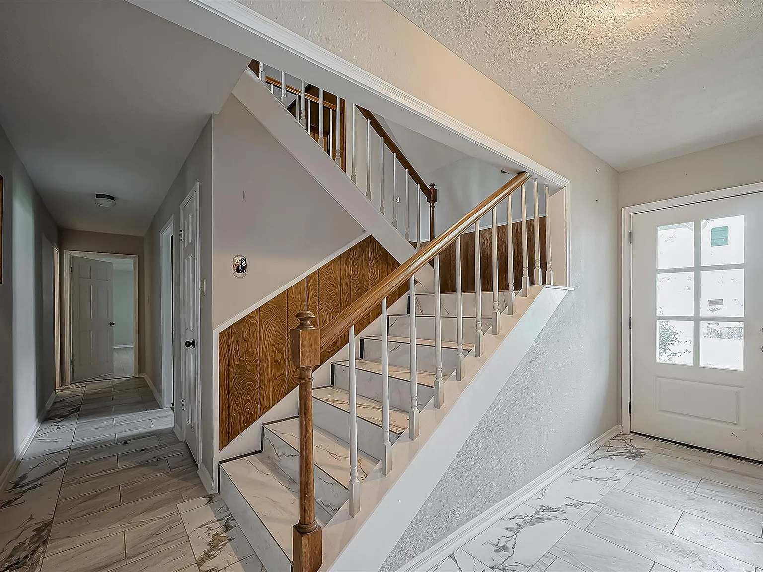 4 bed, 3.0 bath, 3680 sqft, $2,700 — Photo 2