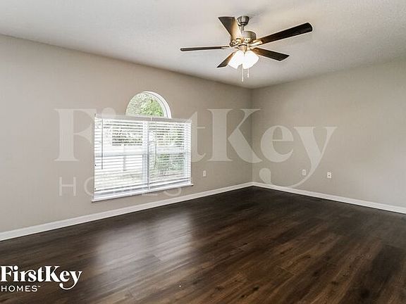 3rd image of 972 Dandridge Dr