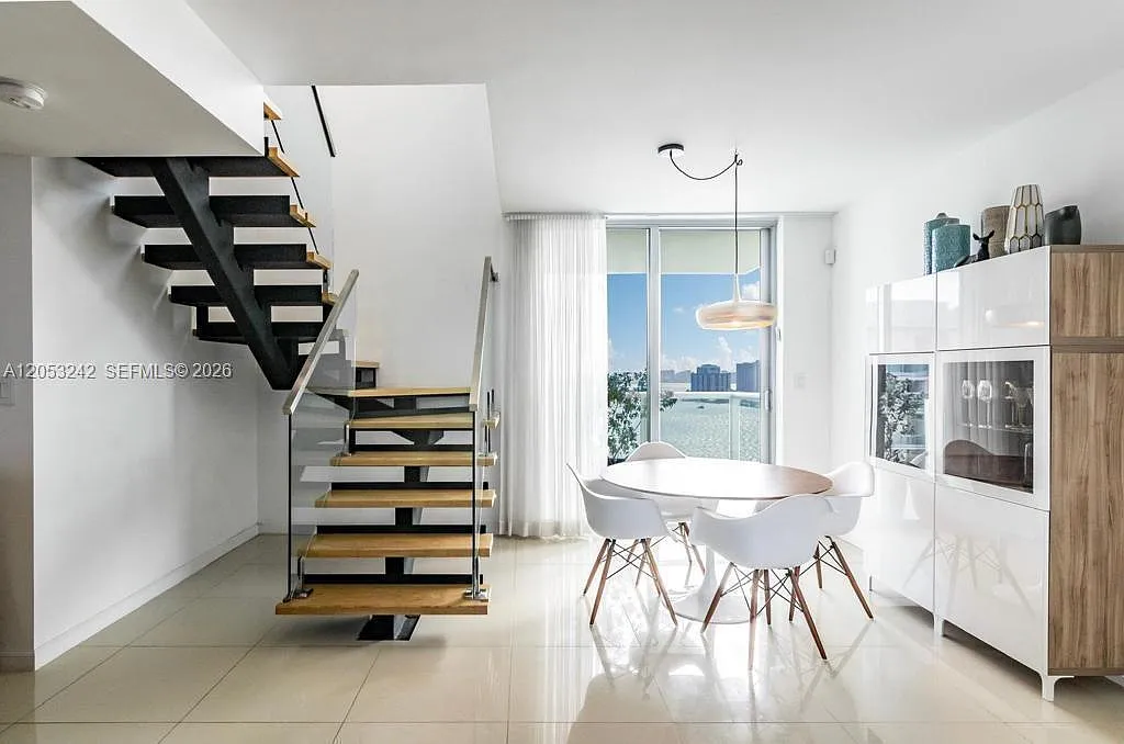 Eloquence On The Bay Condo — Photo 1