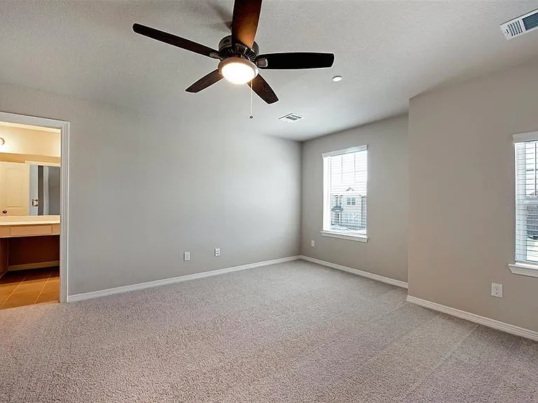 8040 Scanlan Trl — Photo 11