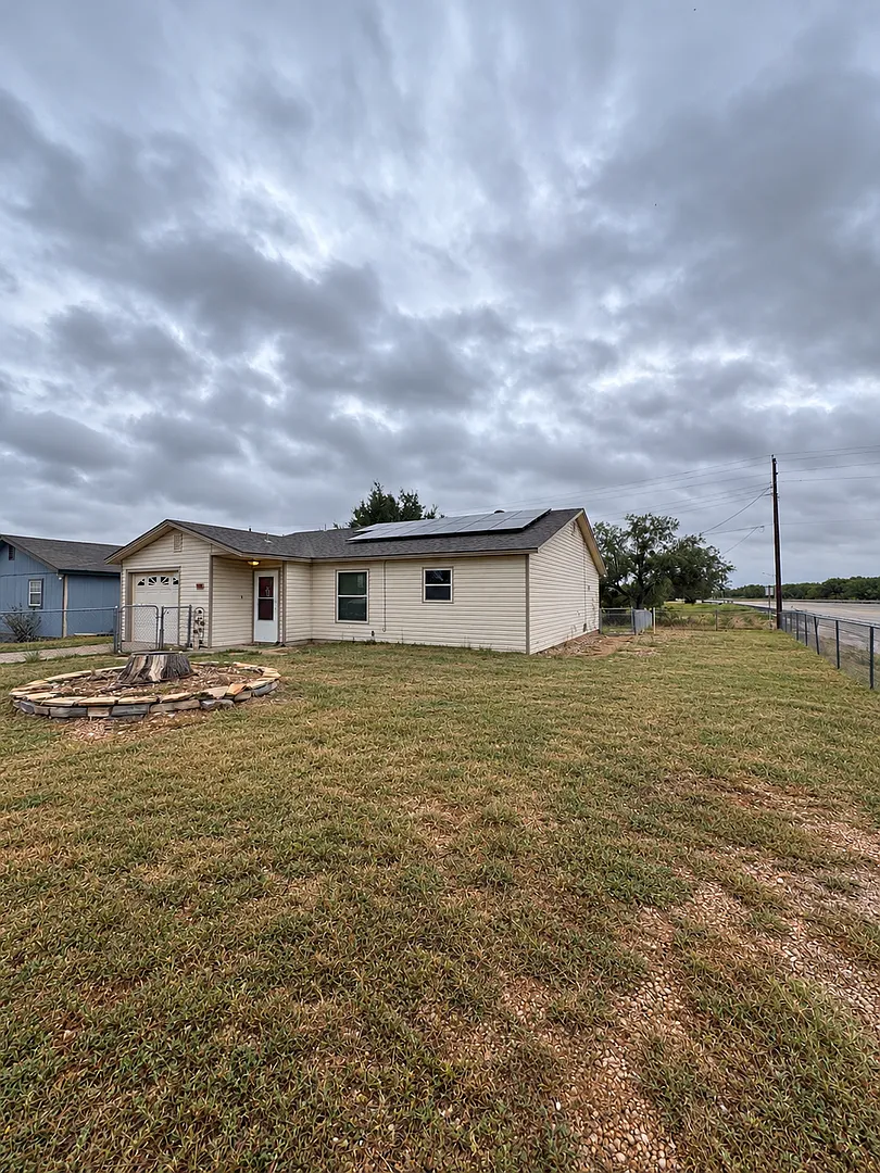 Coming Soon! - 4 Bedroom Home Near Goodfellow Afb! — Photo 2
