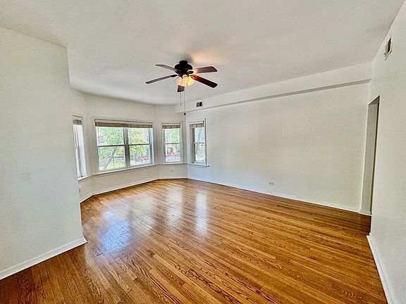 4th image of 6042 N Kenmore Ave #1