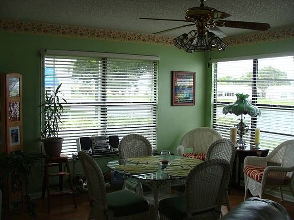 Breakfast Nook -lakeview