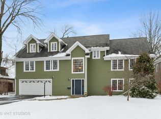 1555 Stratford Rd, Deerfield, IL 60015