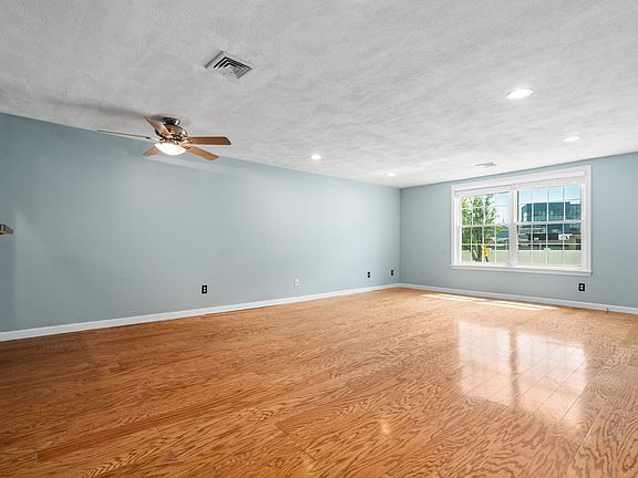 3rd image of 24 South St