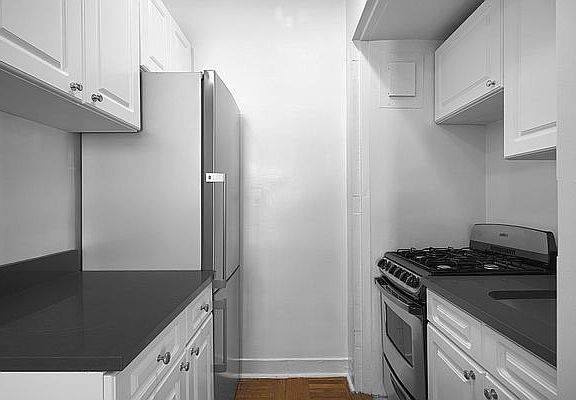 4th image of 160 W 71st St APT 8C