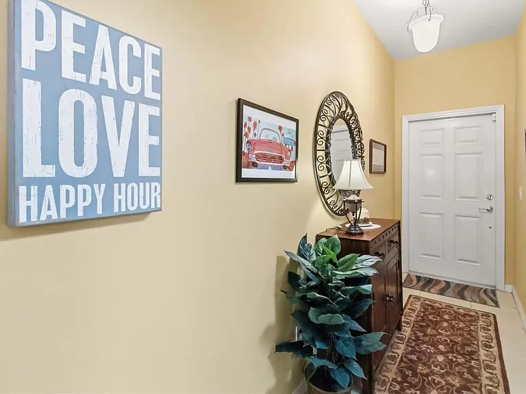 1240 Retreat View Cir — Photo 5