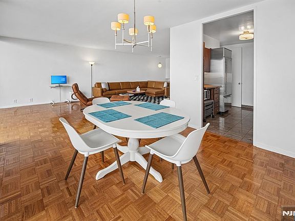 4th image of 3 Horizon Rd APT 1422