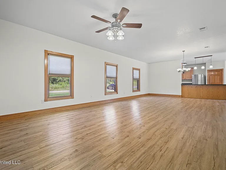 15301 Parker Rd — Photo 20