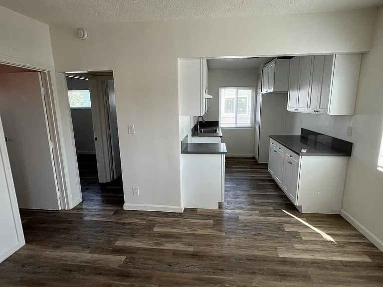 2811 S Central Ave #6 — Photo 5