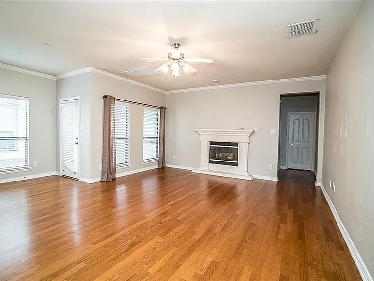 8720 Paradise Dr — Photo 1