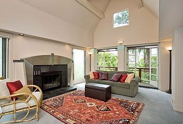 Spacious living room with striking Art Deco details