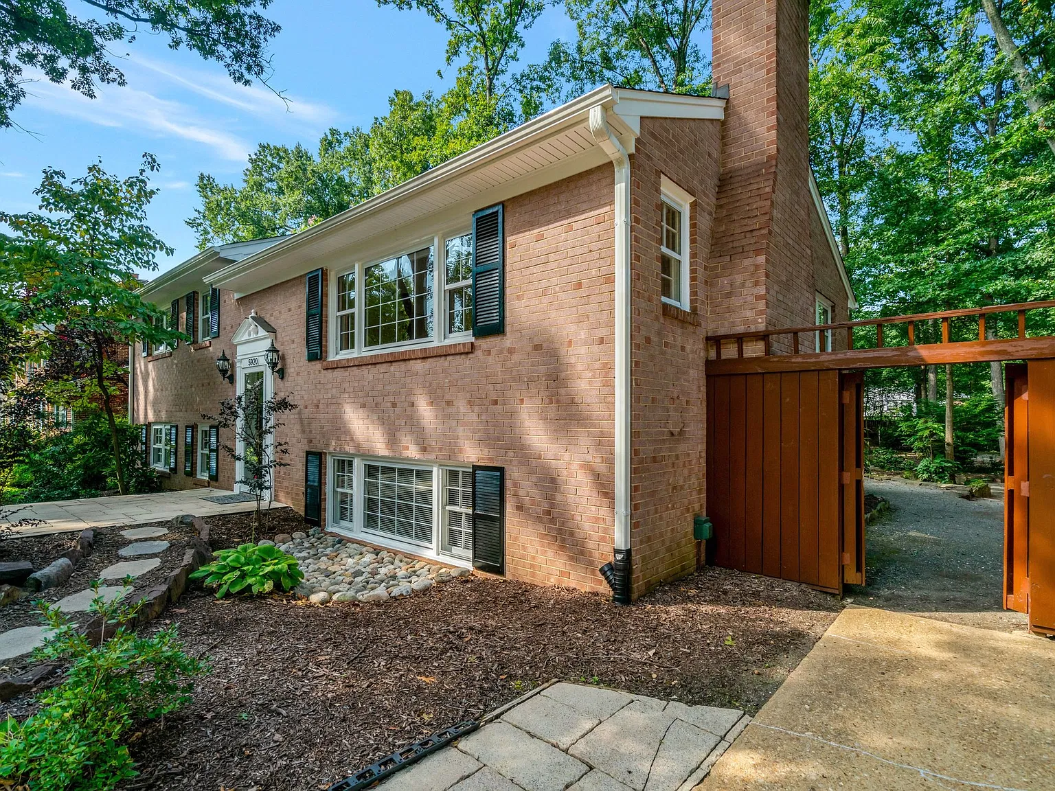 4 bed, 2469 sqft, $3,700 — Photo 3