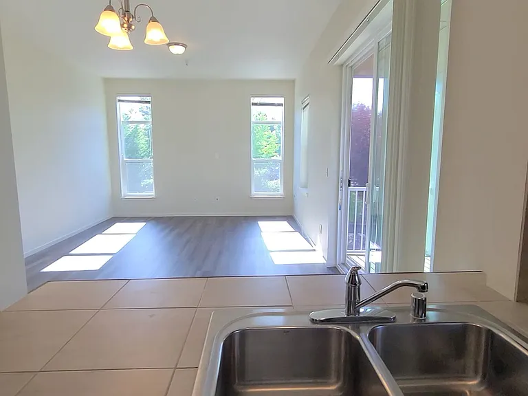 Creekside Apartments — Photo 34