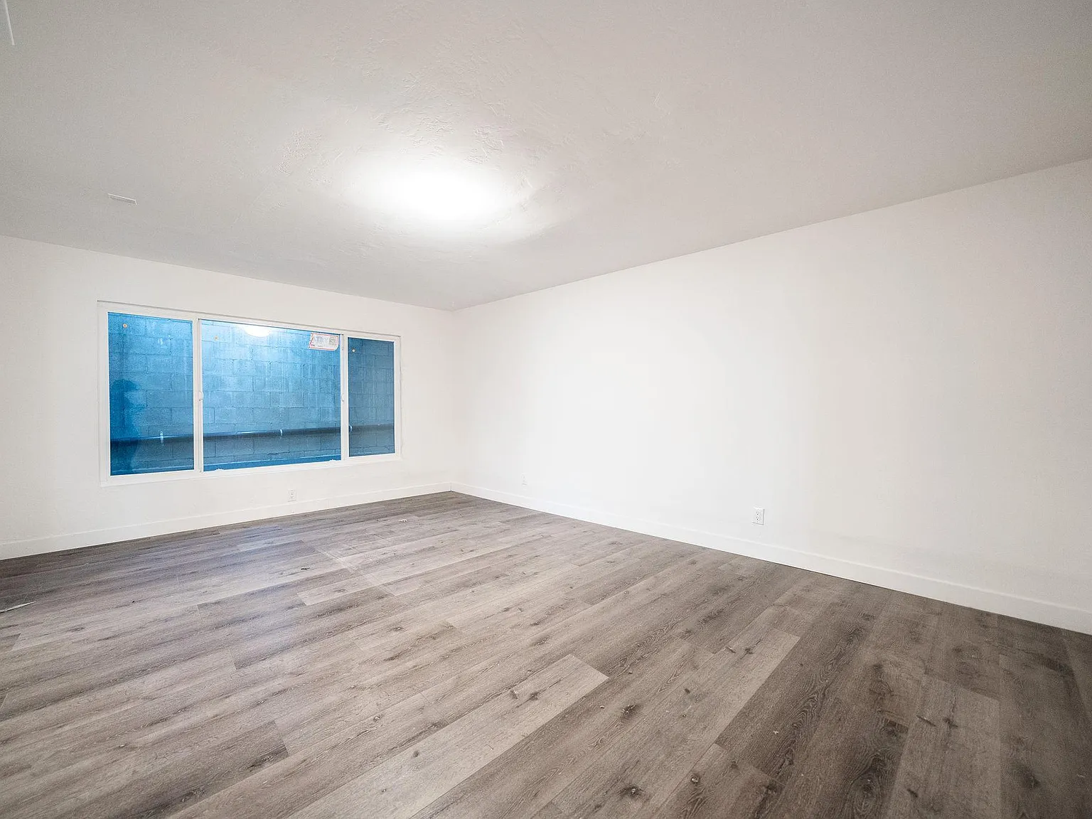 4 bed, $2,900 — Photo 4