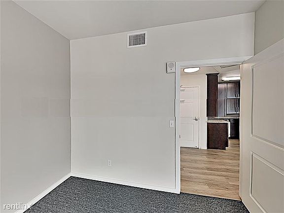3rd image of 6601 Folsom Blvd #F
