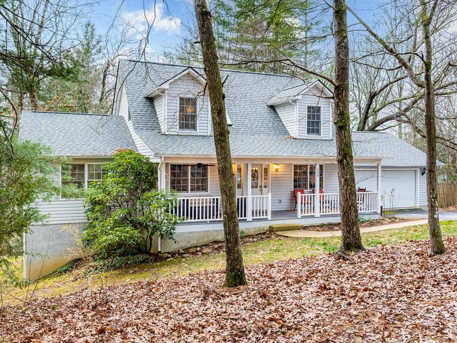 5 bed, 3204 sqft, $4,600 — Photo 1