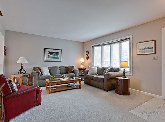 4th image of 631 Garys Dr