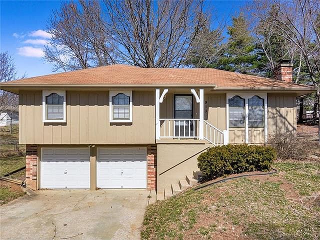 1st image of 913 NE Locust Dr