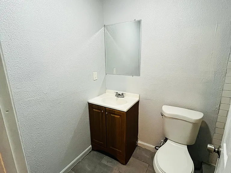 920 E Seneca Ave #B — Photo 8