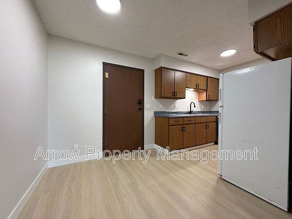 5th image of 2323 T St Unit 3