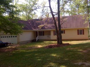 220 Woodlake Dr, Colbert, GA 30628